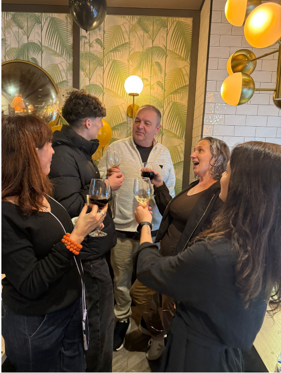 Clientes disfrutando en Masa Divina